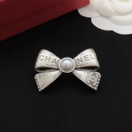 Cheap Chanel Brooches For Women #1426321 Replica Wholesale [$29.00 USD] [ITEM#1426321] on Replica Chanel Brooches