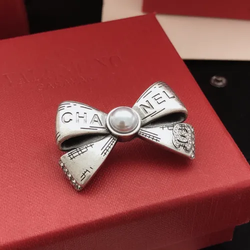 Cheap Chanel Brooches For Women #1426321 Replica Wholesale [$29.00 USD] [ITEM#1426321] on Replica Chanel Brooches