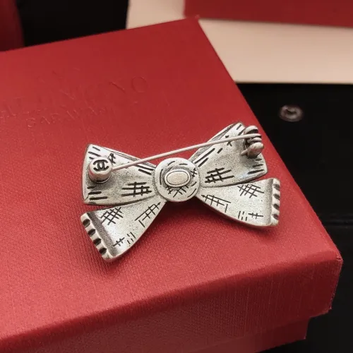 Cheap Chanel Brooches For Women #1426321 Replica Wholesale [$29.00 USD] [ITEM#1426321] on Replica Chanel Brooches