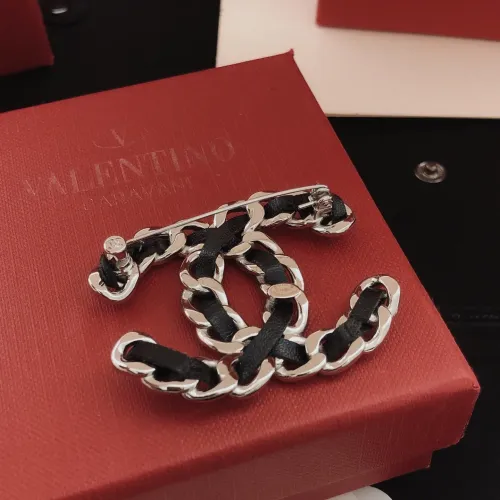 Cheap Chanel Brooches For Women #1426326 Replica Wholesale [$29.00 USD] [ITEM#1426326] on Replica Chanel Brooches
