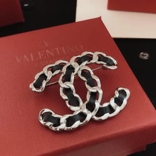 Cheap Chanel Brooches For Women #1426326 Replica Wholesale [$29.00 USD] [ITEM#1426326] on Replica Chanel Brooches