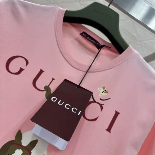 Cheap Gucci T-Shirts Short Sleeved For Women #1426961 Replica Wholesale [$64.00 USD] [ITEM#1426961] on Replica Gucci T-Shirts