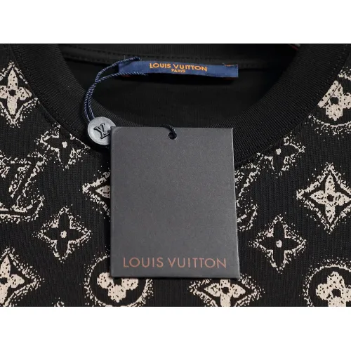 Cheap Louis Vuitton LV T-Shirts Short Sleeved For Unisex #1427039 Replica Wholesale [$38.00 USD] [ITEM#1427039] on Replica Louis Vuitton LV T-Shirts