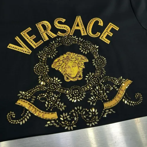 Cheap Versace T-Shirts Short Sleeved For Unisex #1430371 Replica Wholesale [$72.00 USD] [ITEM#1430371] on Replica Versace T-Shirts