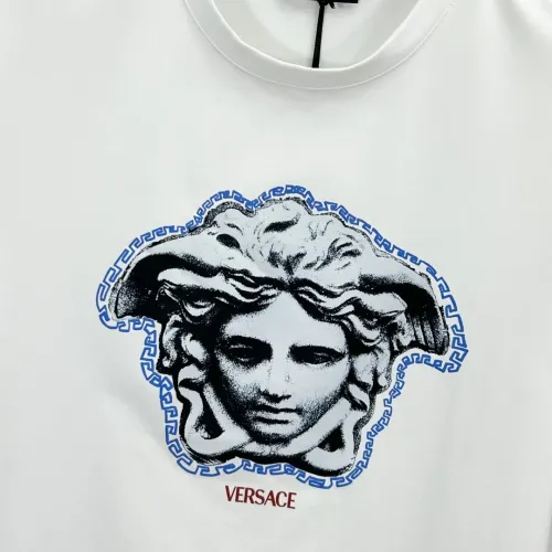 Cheap Versace T-Shirts Short Sleeved For Unisex #1430372 Replica Wholesale [$64.00 USD] [ITEM#1430372] on Replica Versace T-Shirts