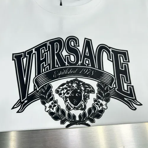 Cheap Versace T-Shirts Short Sleeved For Unisex #1430466 Replica Wholesale [$68.00 USD] [ITEM#1430466] on Replica Versace T-Shirts