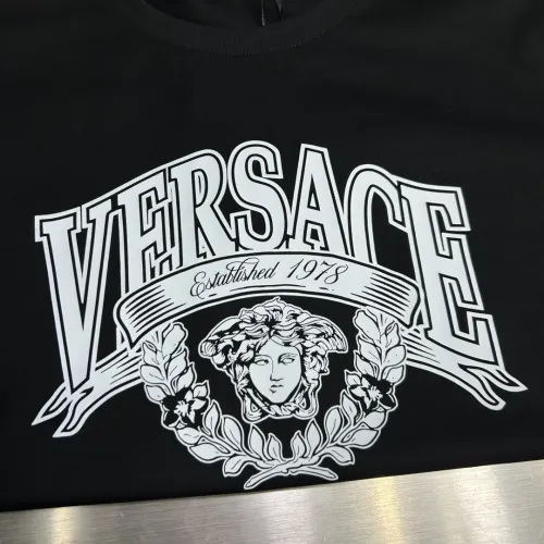 Cheap Versace T-Shirts Short Sleeved For Unisex #1430467 Replica Wholesale [$68.00 USD] [ITEM#1430467] on Replica Versace T-Shirts