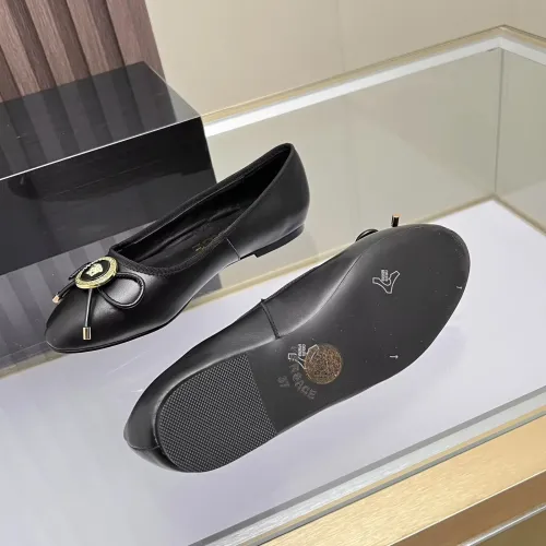 Cheap Versace Flat Shoes For Women #1432021 Replica Wholesale [$82.00 USD] [ITEM#1432021] on Replica Versace Flat Shoes