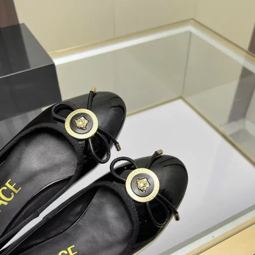 Cheap Versace Flat Shoes For Women #1432022 Replica Wholesale [$82.00 USD] [ITEM#1432022] on Replica Versace Flat Shoes