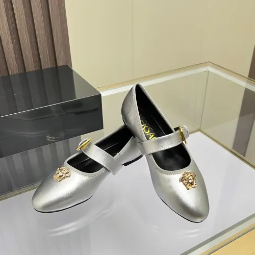 Cheap Versace Flat Shoes For Women #1432023 Replica Wholesale [$82.00 USD] [ITEM#1432023] on Replica Versace Flat Shoes