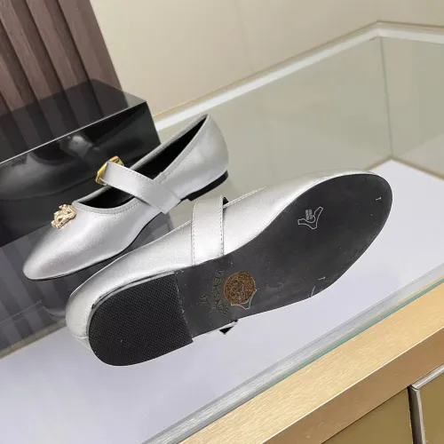 Cheap Versace Flat Shoes For Women #1432023 Replica Wholesale [$82.00 USD] [ITEM#1432023] on Replica Versace Flat Shoes