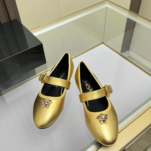 Cheap Versace Flat Shoes For Women #1432024 Replica Wholesale [$82.00 USD] [ITEM#1432024] on Replica Versace Flat Shoes