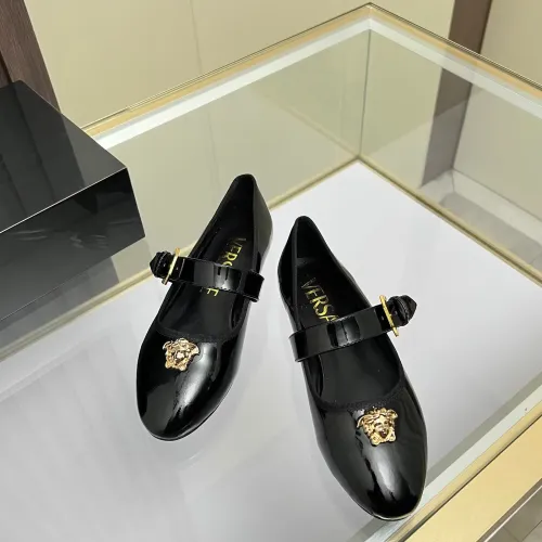Cheap Versace Flat Shoes For Women #1432026 Replica Wholesale [$82.00 USD] [ITEM#1432026] on Replica Versace Flat Shoes