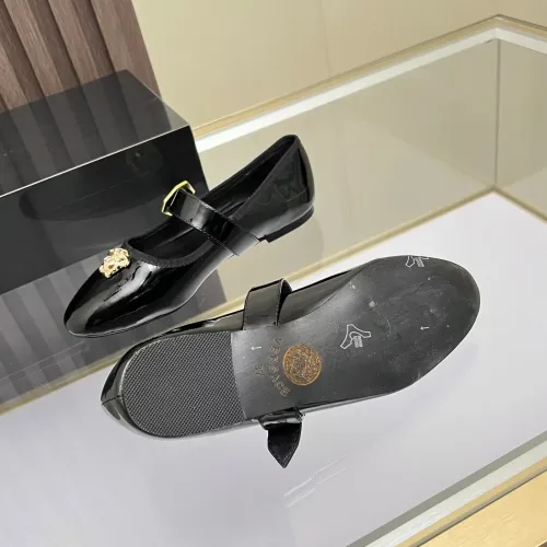 Cheap Versace Flat Shoes For Women #1432026 Replica Wholesale [$82.00 USD] [ITEM#1432026] on Replica Versace Flat Shoes
