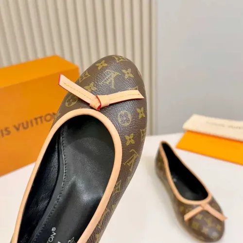 Cheap Louis Vuitton Flat Shoes For Women #1432030 Replica Wholesale [$102.00 USD] [ITEM#1432030] on Replica Louis Vuitton Flat Shoes