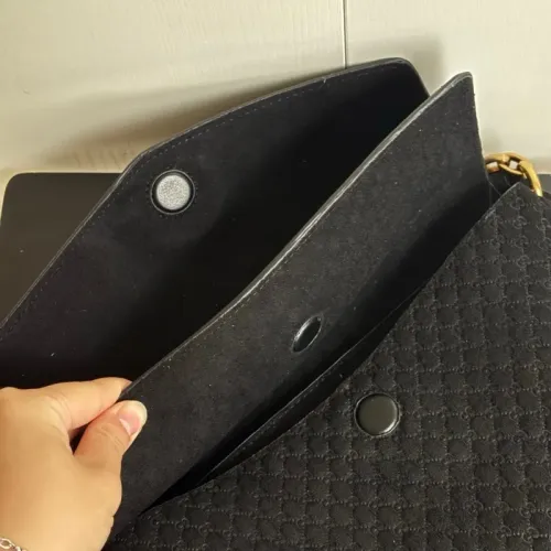 Cheap Gucci AAA Quality Messenger Bags #1432179 Replica Wholesale [$85.00 USD] [ITEM#1432179] on Replica Gucci AAA Quality Messenger Bags