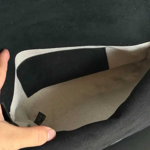 Cheap Gucci AAA Quality Messenger Bags #1432179 Replica Wholesale [$85.00 USD] [ITEM#1432179] on Replica Gucci AAA Quality Messenger Bags