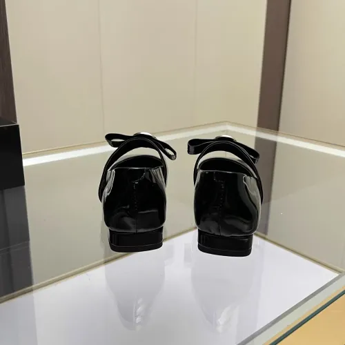 Cheap Versace Flat Shoes For Women #1432233 Replica Wholesale [$82.00 USD] [ITEM#1432233] on Replica Versace Flat Shoes