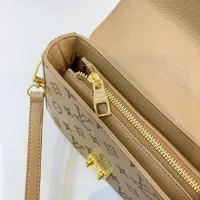 Cheap Louis Vuitton Messenger Bags For Women #1432364 Replica Wholesale [$41.00 USD] [ITEM#1432364] on Replica Louis Vuitton Messenger Bags
